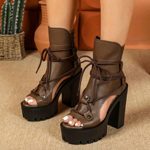Shoes - Women's Platform Lightweight High Heel Hollow Lace-Up Retro Roman Sandals